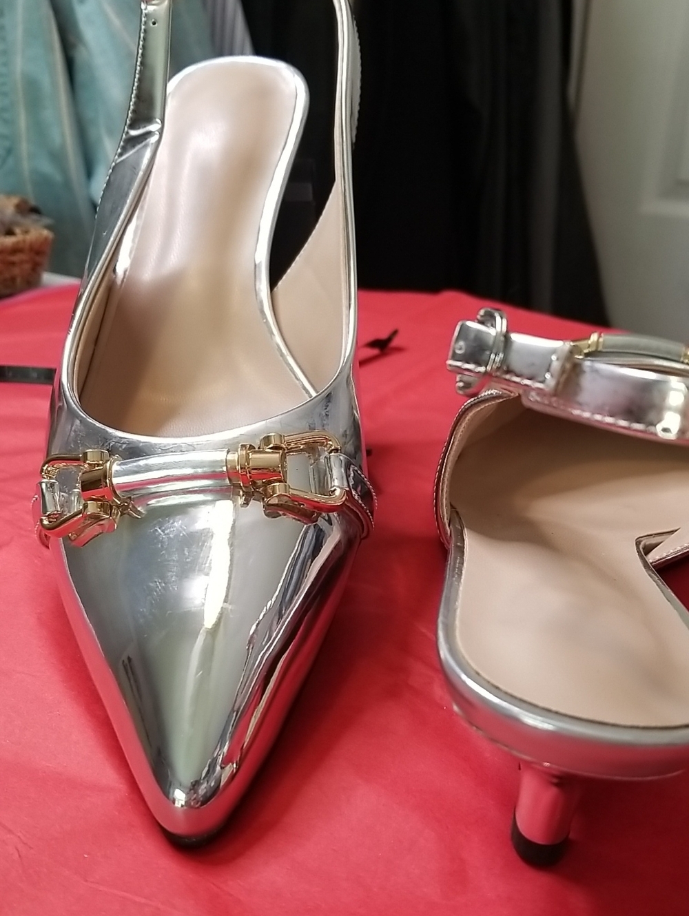 Womens Kitten Heel Pumps Size 9.5 Silver Gold Trim